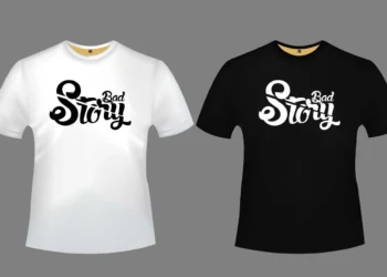 Dårlig leder her vist som bad story på en sort og en hvid t-shirt