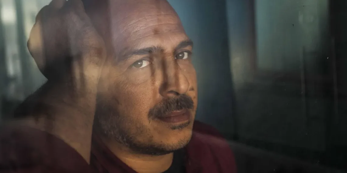 Dårligt arbejdsmiljø - mand ser opgivende ud