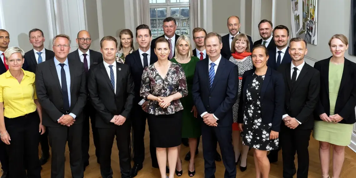 statens inddrivelsesmetoder er en ren menneskejagt - her den samlede regering familiefoto