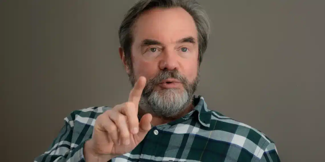 faglig leder - mandlig mentor i skovmandsskjorte