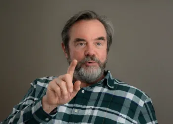 faglig leder - mandlig mentor i skovmandsskjorte