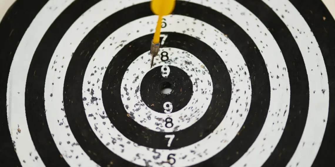 Det skal du vide om målsætningsteorien - skydeskive sort/hvid ringe