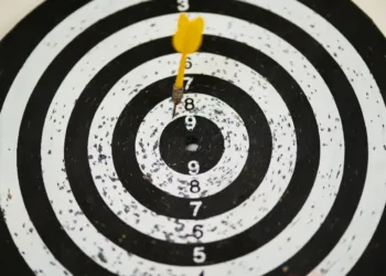 Det skal du vide om målsætningsteorien - skydeskive sort/hvid ringe