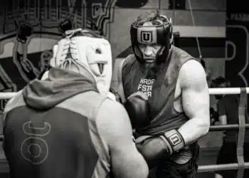 forråelse på arbejdspladsen to boksere i en boksering