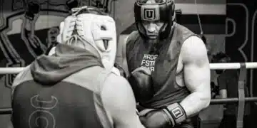 forråelse på arbejdspladsen to boksere i en boksering