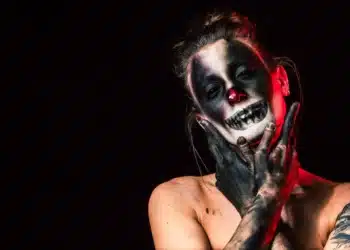 min leder er psykopat - kvinde sminket som psykopatisk klovn