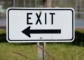 EXIT skilt som modsætning til receptionsmodellen