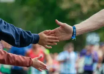 alderfers erg teori to hænder møder hinanden som tegn på motivation