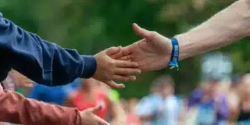 alderfers erg teori to hænder møder hinanden som tegn på motivation