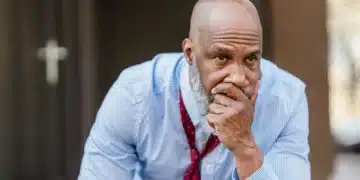 den svære samtale leder sidder og ser fortvivlet ud