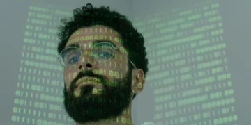 Matrixorganisation mand sidder med 1 taller og nuller i ansigtet