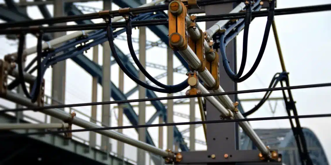 kompleksitetsteori - her ses et virvar af højspændingskabler