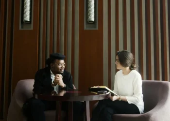 mand og kvinde hvor kvinden bestemmer som interessent i interessentanalyse