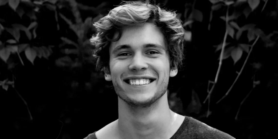 Flot ung mand som udtryk for favorisering på jobbet