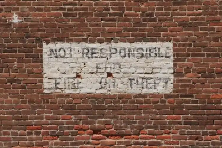 ansvarsfraskrivelse Leder Nikolaj Mackowski murstensvæg not responsible