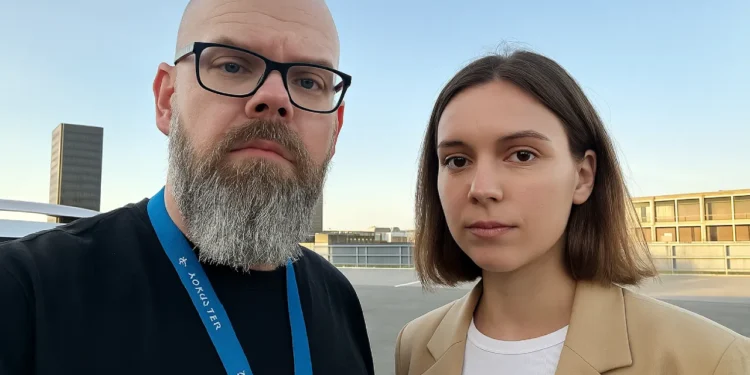 Ny leder og Nikolaj Mackowski sammen på p-plads på torvet i Albertslund