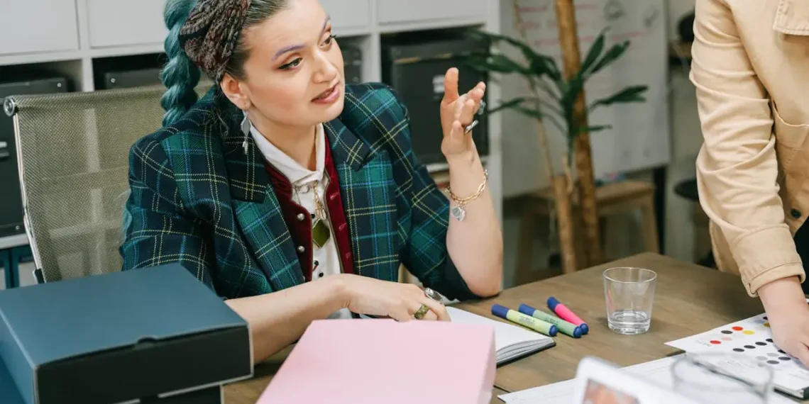 Ledelsesstil - her er en farverig leder som symbol på ledelsesstile