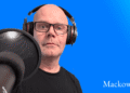 Nikolaj Mackowski med høretelefoner foran mikrofon som metafor for pattern recognition