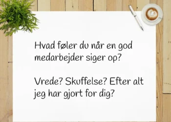 God medarbejder siger op - føler du vrede? Skuffelse? skrevet på hvidt papir.