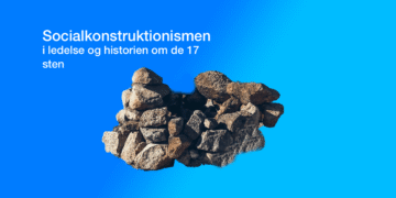 Socialkonstruktionismen her i form af en bunke sten på blå gradient baggrund