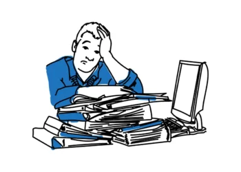 Ensomhed - tegnet mand i blå sidder ensom ved skrivebord