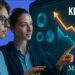 KPI'ER to kvinder betragter KPI board infobillede af Leder Nikolaj Mackowski