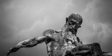 græsk monument i sten som symbol for etik