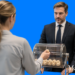 kvinder trækker en kugle i lederens tombola som udtryk for lotteriledelse infobillede V1.2