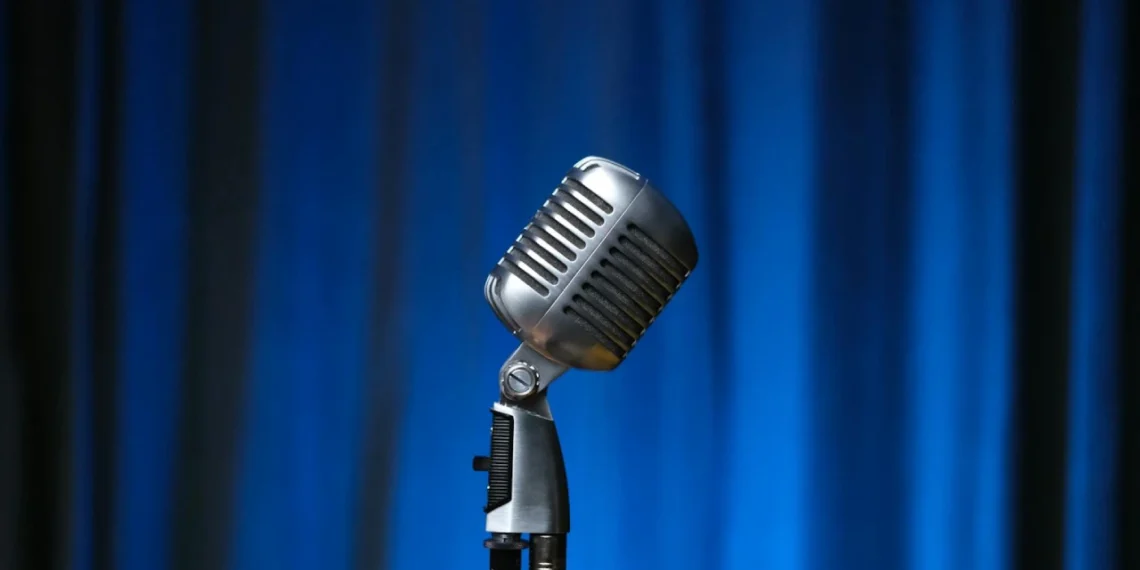 Fritstående mikrofon som udtryk for indflydelse