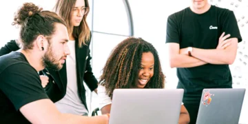 Her et team af studerende som del af reflekterende teams