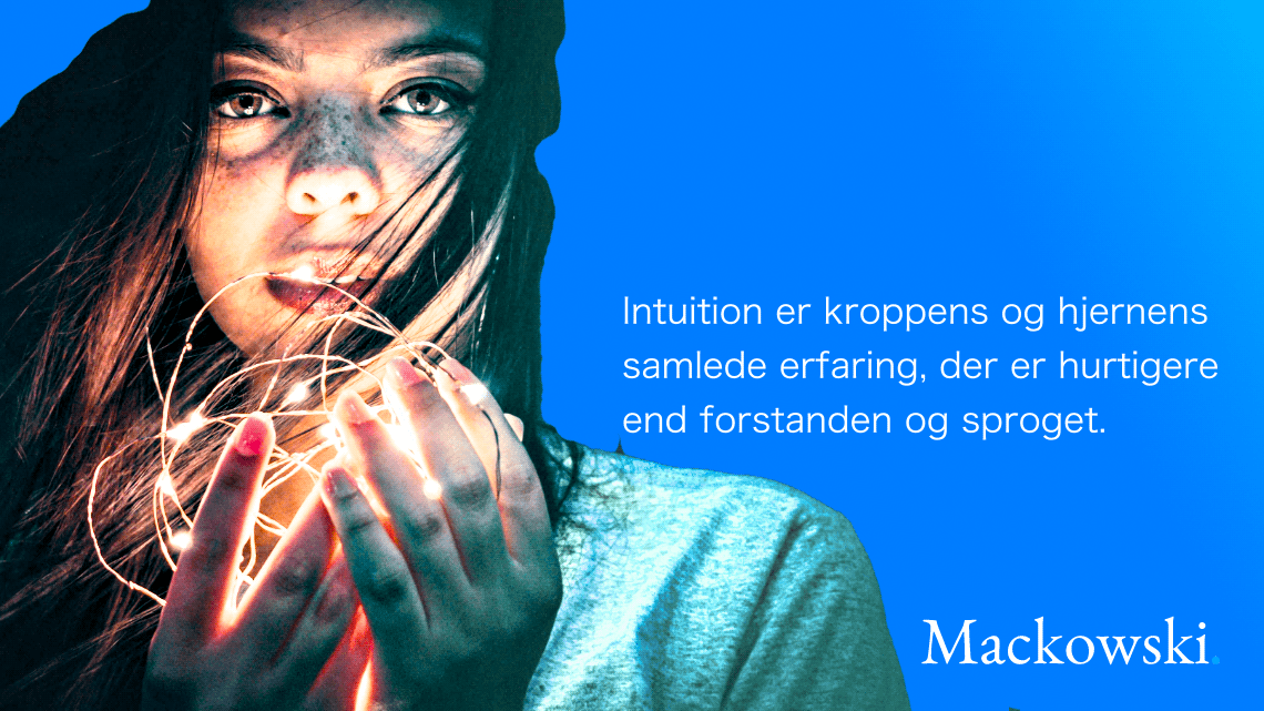 Kvindes hænder lyser op som metafor for intuition infografik