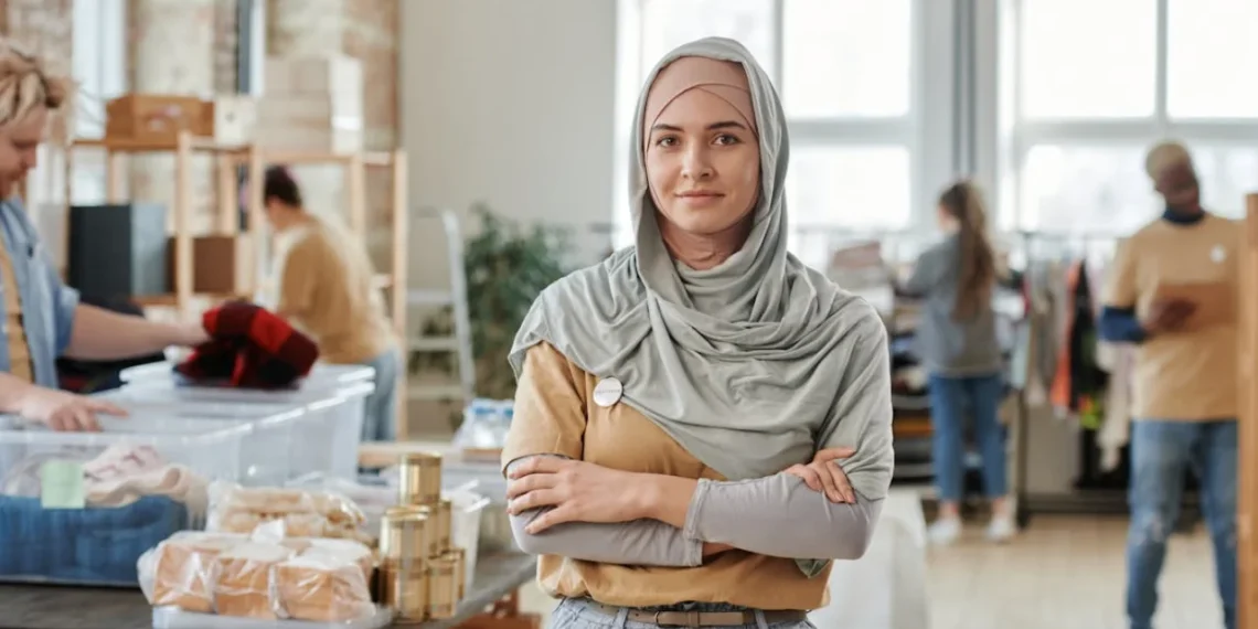 Muslimsk klædt pige som udtryk for empowerment.