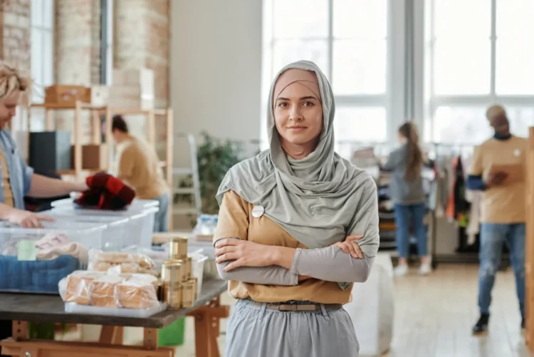 Muslimsk klædt pige som udtryk for empowerment.