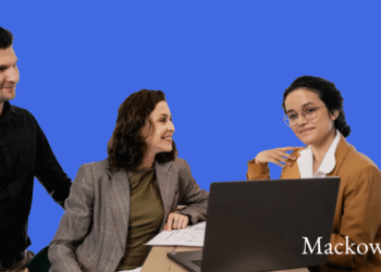 Systemisk coaching 2 kvinder og en mand ved et computerbord