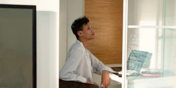 Blake og Moutons ledergitter online test - mand tager testen online