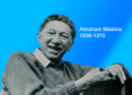 Abraham Maslow (Abraham Harold Maslow på blå baggrund