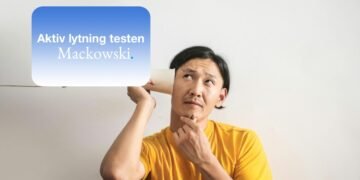 Aktiv lytning test mand sidder med øre til dåsetelefon med infografik på dansk.