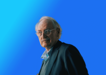 Axel Honneth her ham selv på blå baggrund