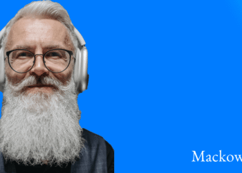 Boomer med langt gråt skæg og høretelefoner infobillede V2.1