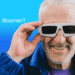 Ok, Boomer? tager 3D briller på og viser overskud på blå baggrund
