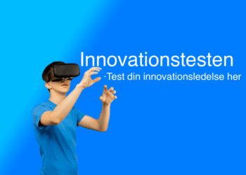 Innovationstesten i innovationsledelse ung mand med VR-biller på på blå baggrund.