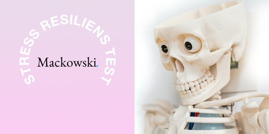 Skelet med store øjne og fjernet hjerne (låget er løftet) udtryk for stress resiliens-test [C] 2026 LNM.