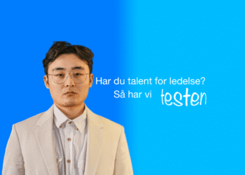 Talent for ledelse ung mand i jakkesæt på blå baggrund