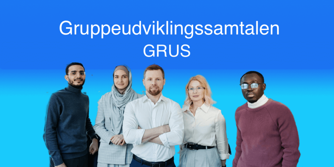 Gruppeudviklingssamtalen (GRUS) V2.1 5 mennesker på blå baggrund