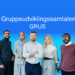Gruppeudviklingssamtalen (GRUS) V2.1 5 mennesker på blå baggrund