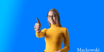 Selvtillid her yngre kvinde med masser af gå på mod