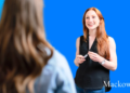 Køn kvinde modtager feedback som i feedback test model V2.2