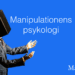 Manipulationens psykologi mand har sort kasse på hovedet bliver manipuleret