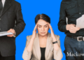 Stress test situationsbestemt kvindelig leder ser stresset ud