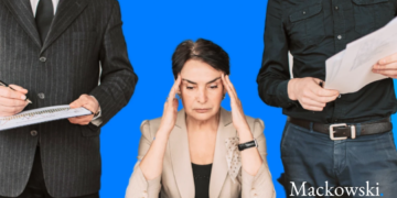 Stress test situationsbestemt kvindelig leder ser stresset ud